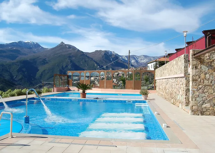 아파트호텔 Il Casale - Wellness E Piscina Riscaldata 4*