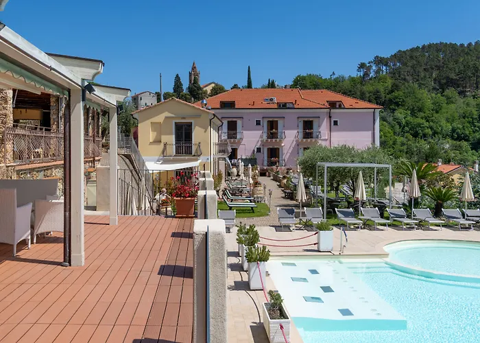 아파트호텔 Il Casale - Wellness E Piscina Riscaldata 4*