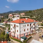 Residence Villa Il Casale - Appartamenti Wellness, Piscina E Spa Tovo San Giacomo