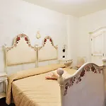 Residence Villa Il Casale - Appartamenti Wellness, Piscina E Spa