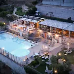 Residence Villa Il Casale - Appartamenti Wellness, Piscina E Spa Tovo San Giacomo