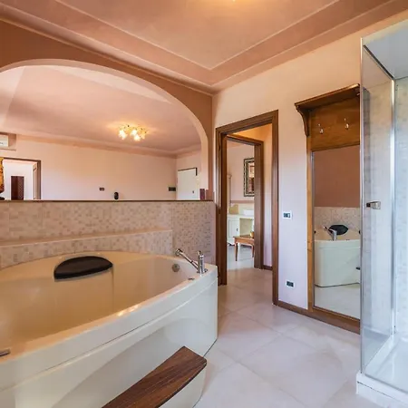 Aparthotel Residence Villa Il Casale - Appartamenti Wellness E Piscina Riscaldata 4*