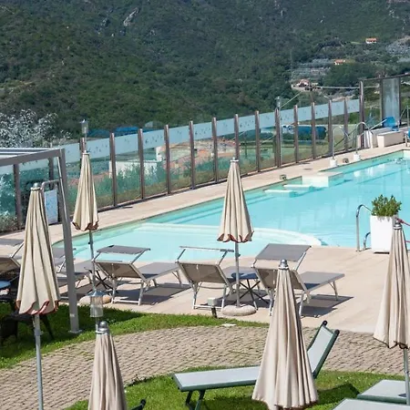 Il Casale - Wellness E Piscina Riscaldata アパートホテル