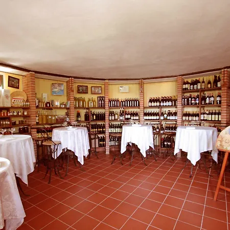 Il Casale - Wellness E Piscina Riscaldata アパートホテル 4*