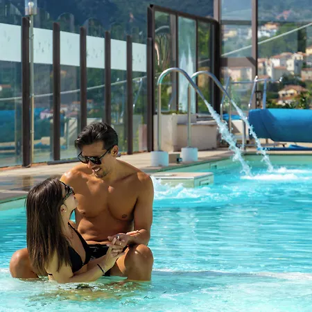 Il Casale - Wellness, Piscina E アパートホテル 4*